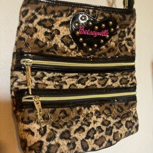 Betseyville cross body purse